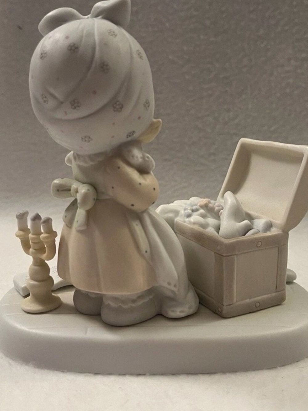 Vintage 1983 Precious Moments Precious Memories"Figurine E-2828 Retired - Picture 2 of 4
